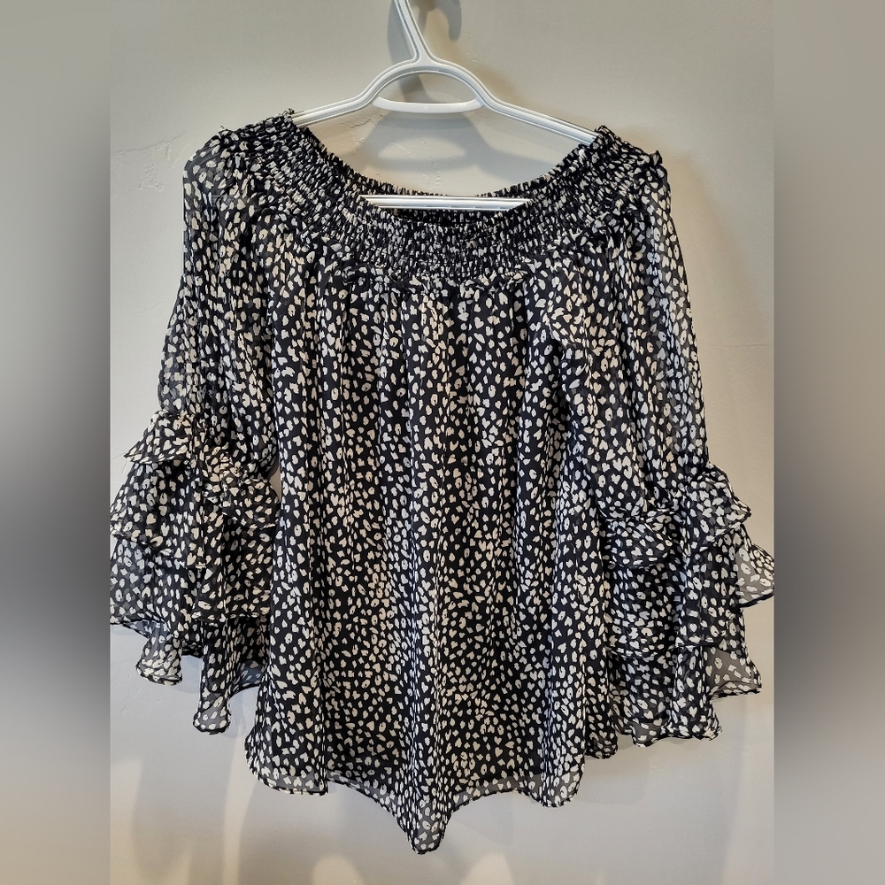 Macaron Off-Shoulder Black Print Blouse Size Small